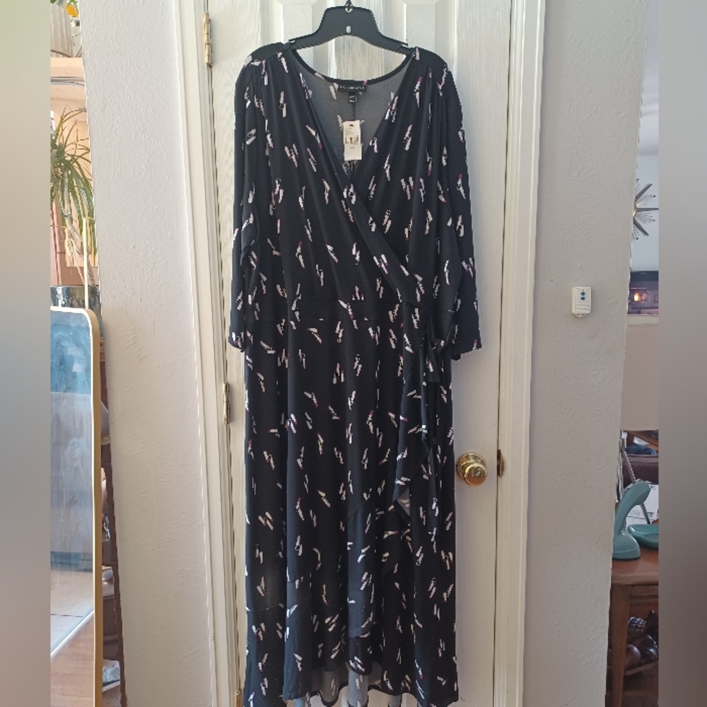 NWT Lane Bryant Faux-wrap Tulip Dress with Adorable Lipstck Pattern 26/28W